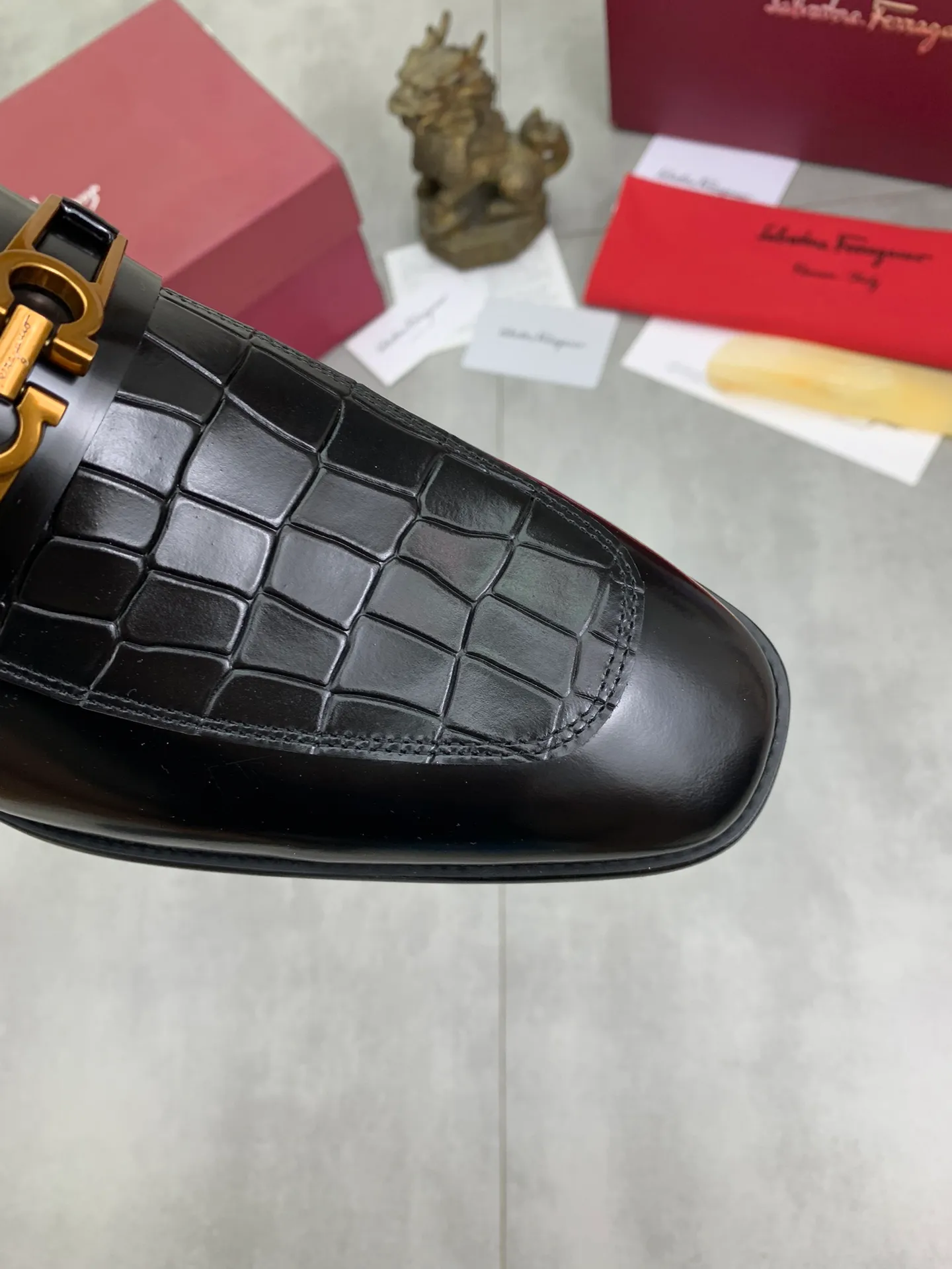 Men's Men's Shoes 💰P460💰[New Style] Water-dyed Niuli 🆘[Salvatore Ferragamo] Ferragamo's latest casual business leather shoes for men! Available at counters simultaneously! The fabric is made of specially imported original open-edge beaded calfskin, and the interior is made of imported water-dyed cowhide. It is absolutely luxurious and leads the fashion trend. Matching code: 38-45 (46 and 47 can be customized); black and brown colors are optional